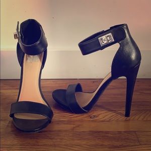 Like new black stiletto pump